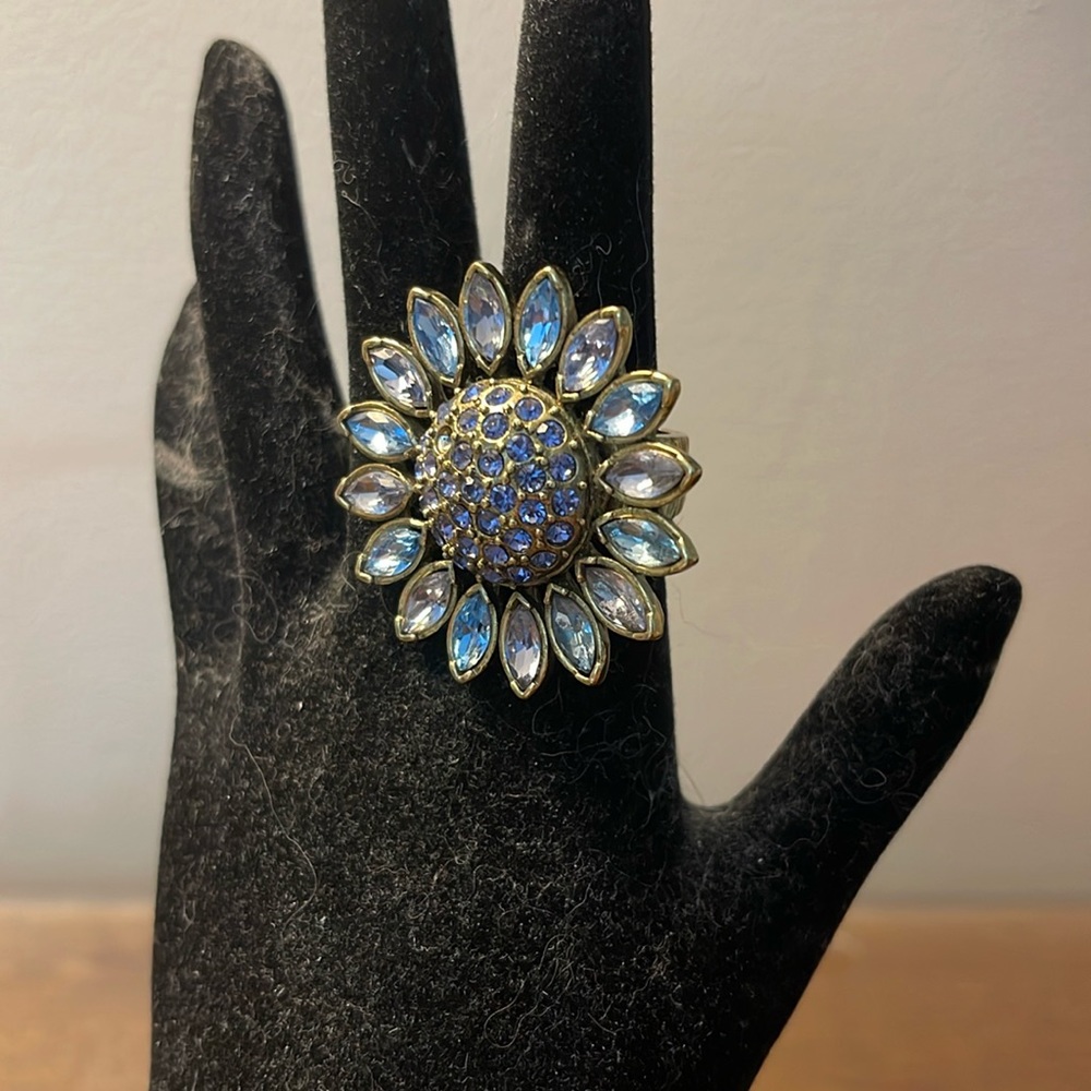 Heidi Daus ring “Divine Miss Daisy” crystal floral ring